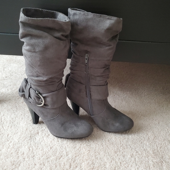Mid calf heeled boots - Picture 6 of 7